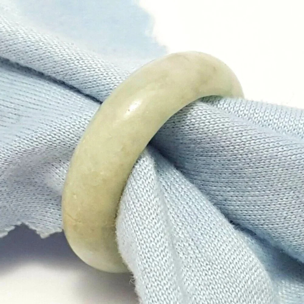 Beautiful Green Jade Wedding Ring Band Size 5 - Nice!